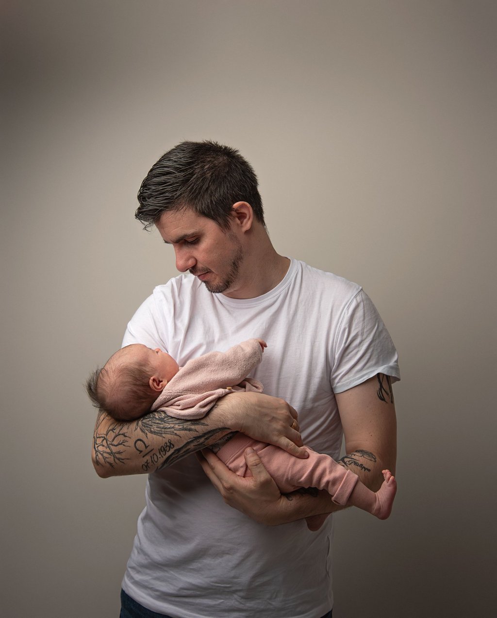 photo nouveau-né en studio