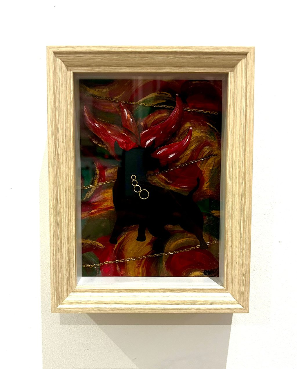 Ilona Paris tableau de tauromachie, un taureau qui s'agite avec du feu en fond