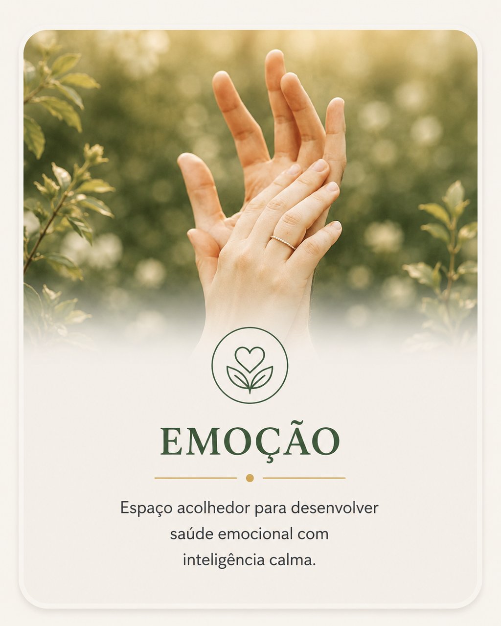 Duas mãos se tocando suavemente sobre um fundo natural, simbolizando saúde emocional e inteligência.