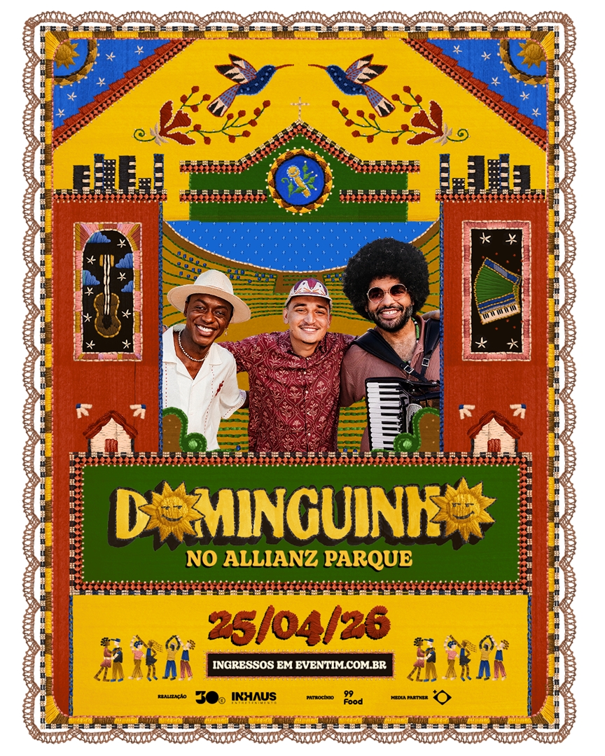 Fotografia promocional do trio Dominguinho. João Gomes, Jota.pê e Mestrinho aparecem sorridentes