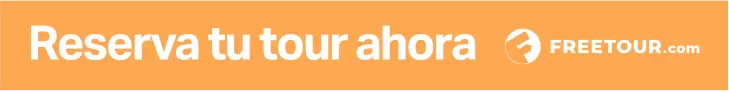 Orange banner with white text reading Reserva tu tour ahora and Freetour.com logo for booking tours.