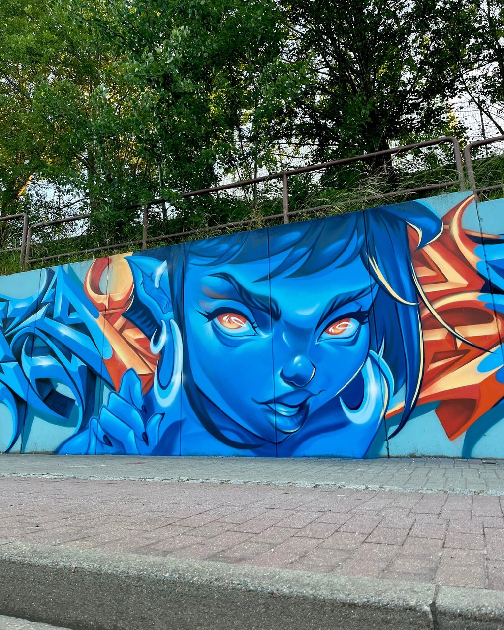 Blue Stare - Mural en Chemnitz, street art, arte urbano por Ona Salvador