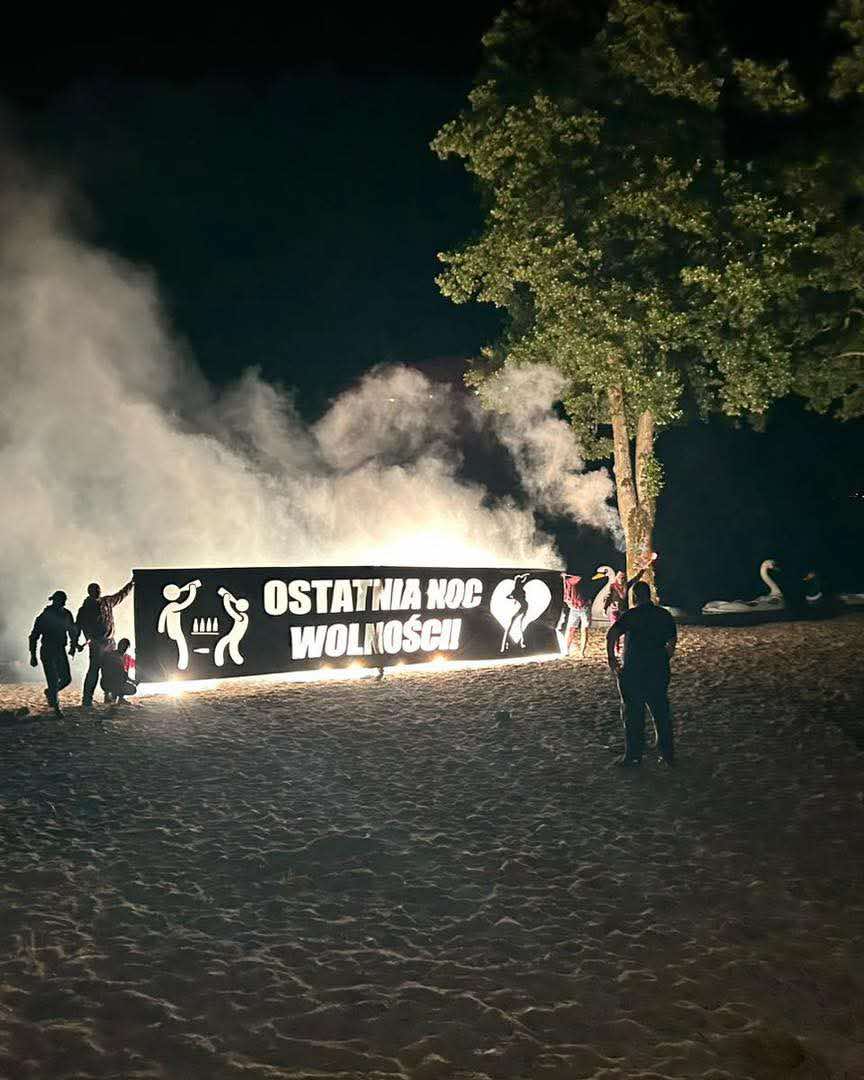 pomysł na prezent na wieczór kawalerski baner pirotechnika