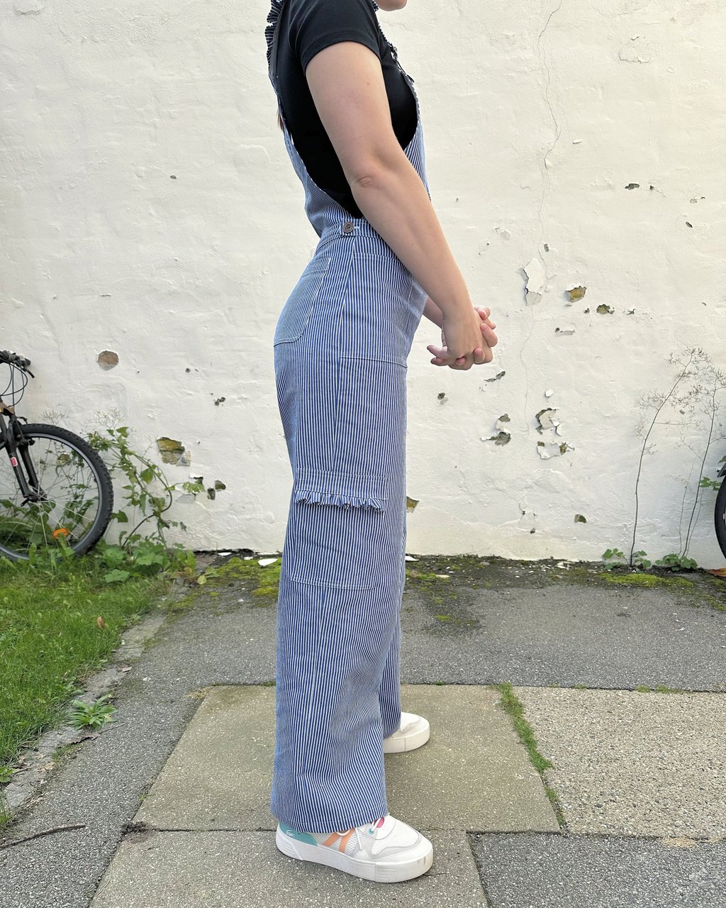 skrædder smækbukser i stribet blå og hvid denim