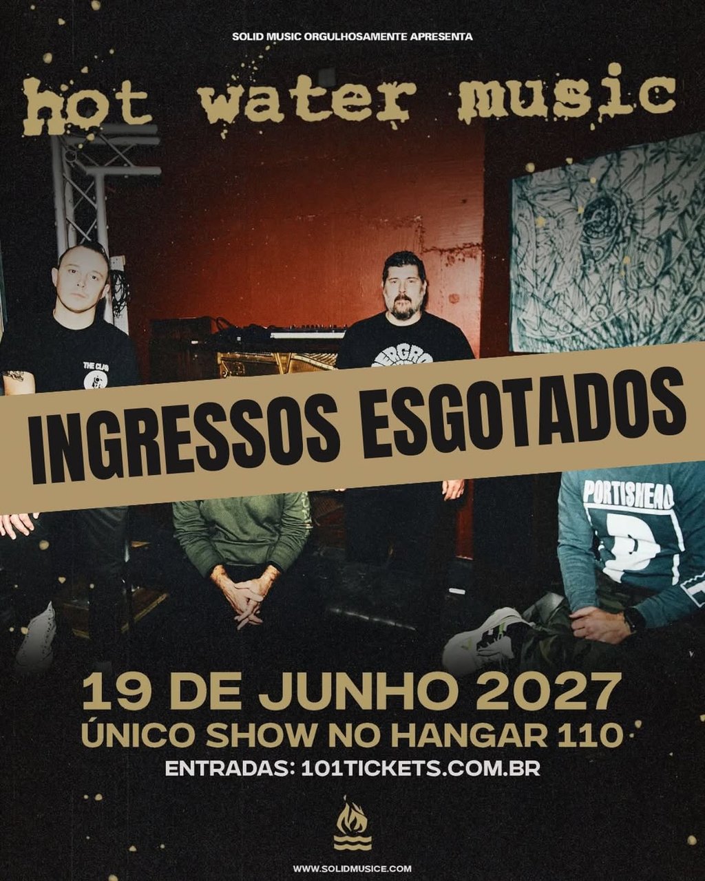 Cartaz do show da banda Hot Water Music em junho de 2027 com a informação de INGRESSOS ESGOTADOS
