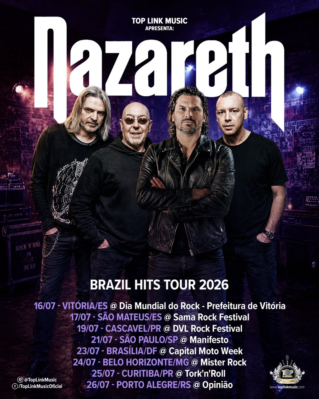 Foto promocional oficial do Nazareth para a turnê de 2026 posam juntos de forma descontraída.