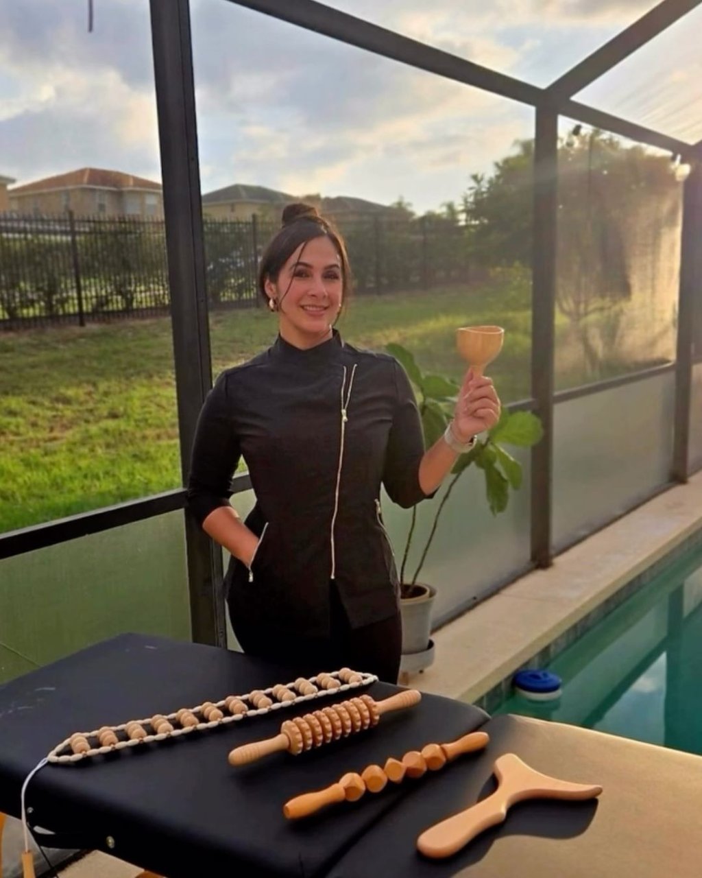 Sesión de cuidado postoperatorio y drenaje linfático realizada a domicilio por profesional certificado.