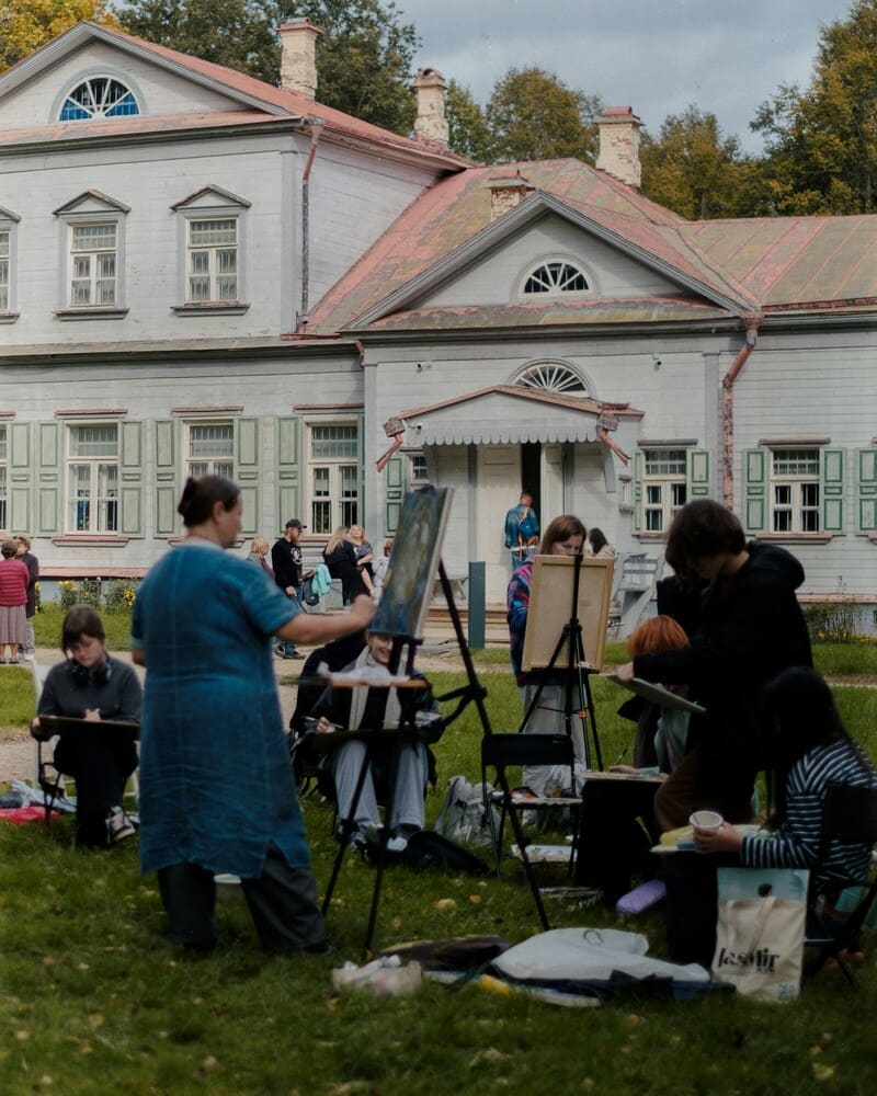 Artists painting during an outdoor landscape class in Italy.