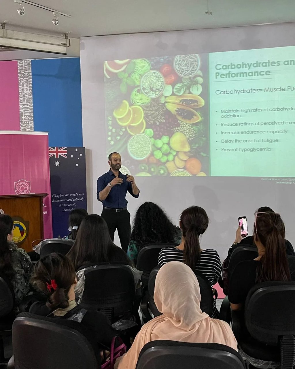 SESI founder delivers a nutrition seminar on carbohydrates and performance to college students..