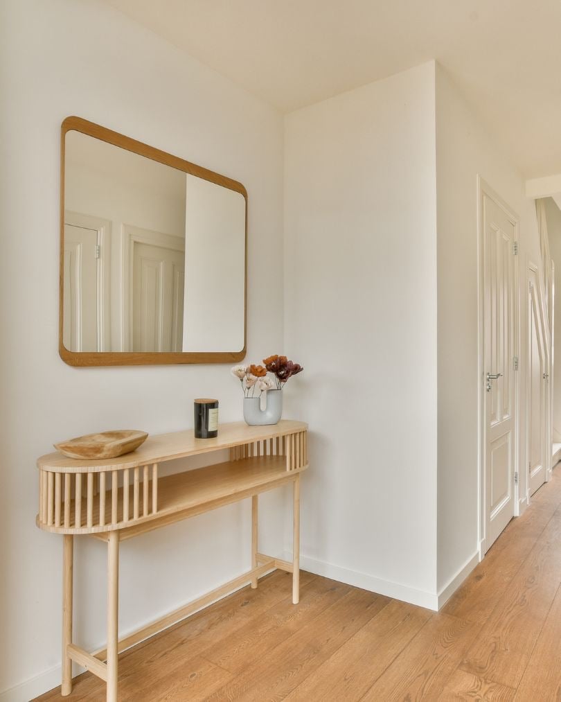 Neutral entrance and hallway - paint colour guide