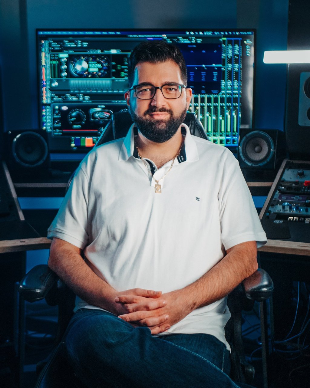 Julien Meirone ingénieur du son dans son studio de mixage et mastering