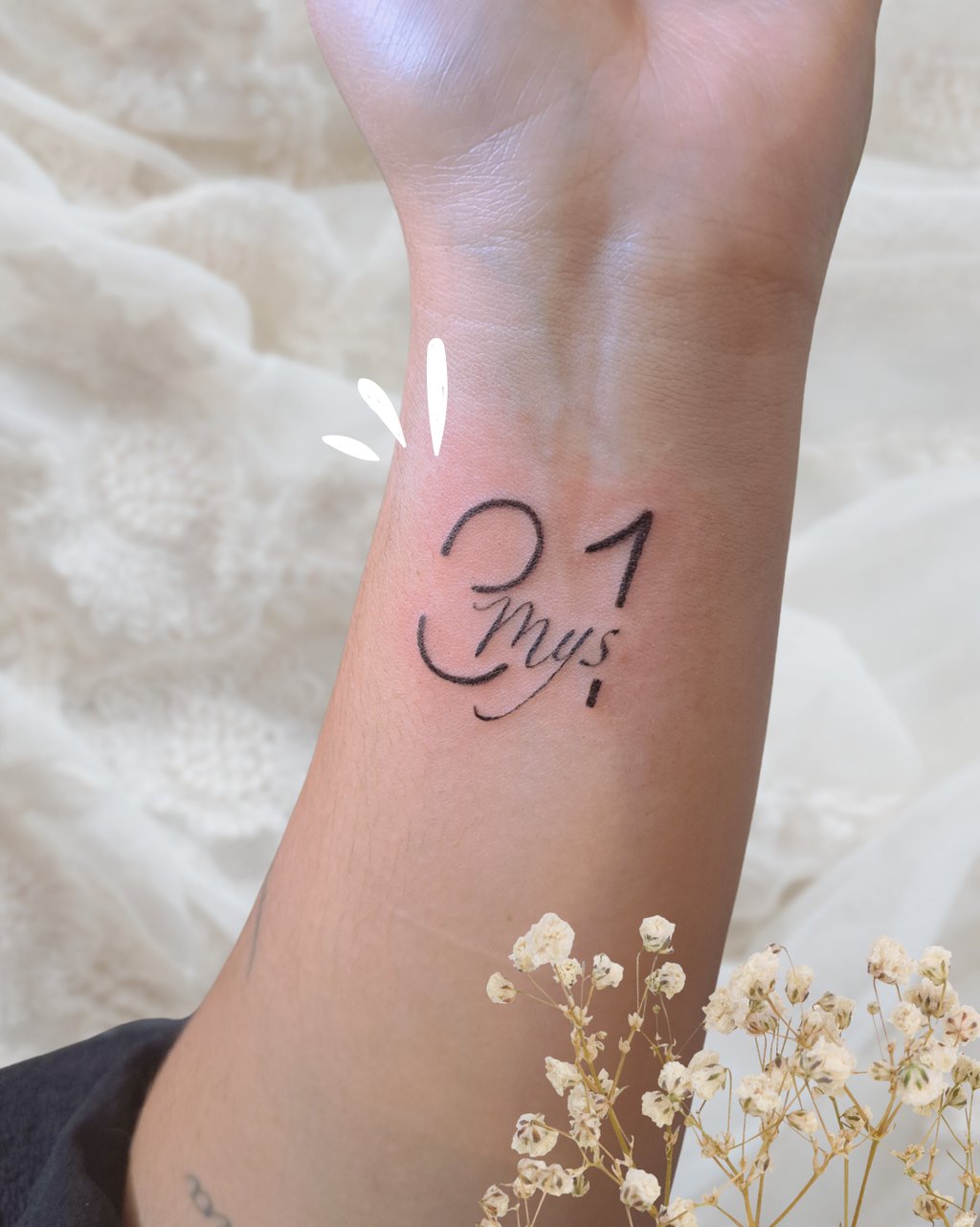 Tatouage lettrage minimaliste féminin Mouilleron-le-Captif