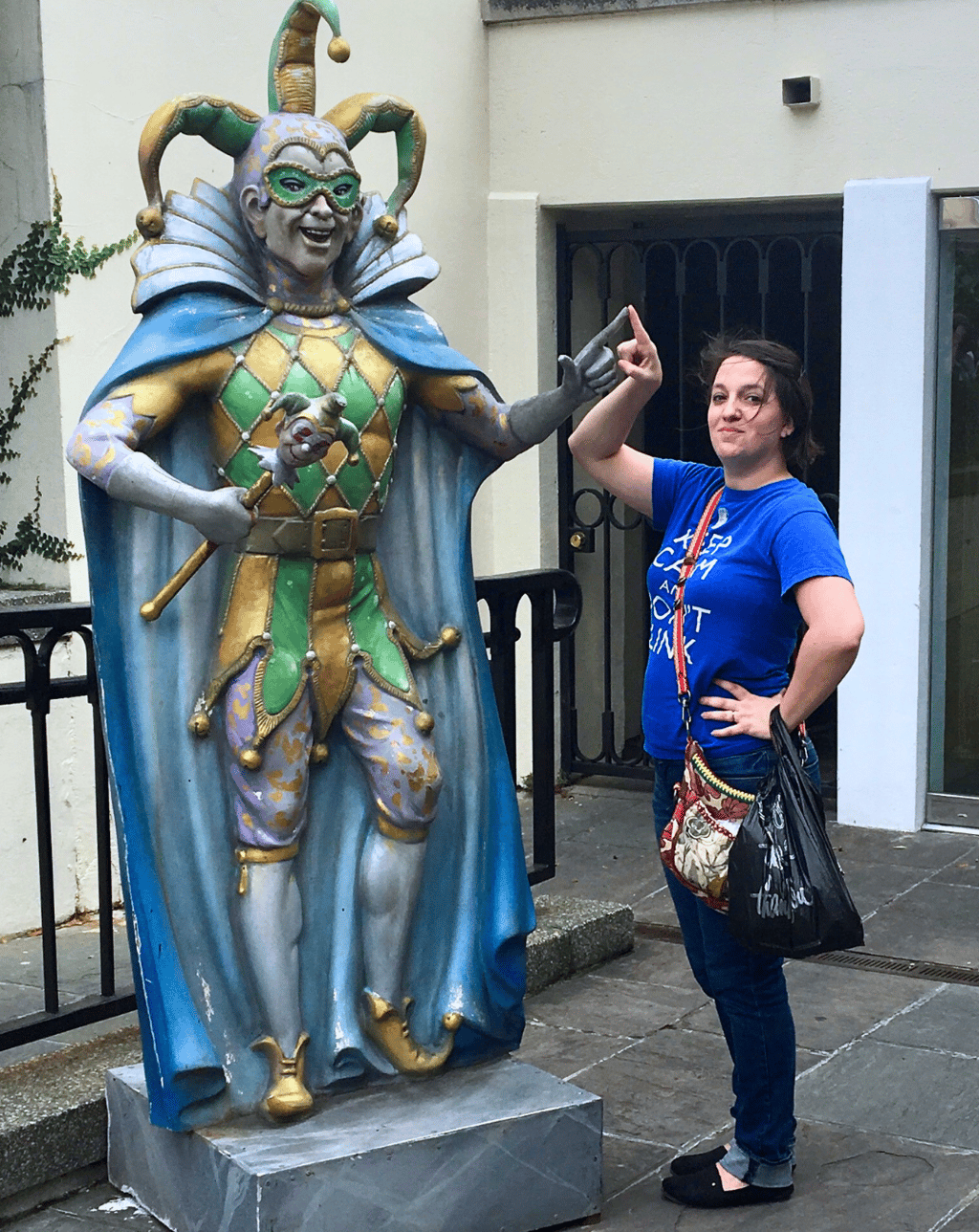 Dara posing with a Mardi Gras statue in New Orleans