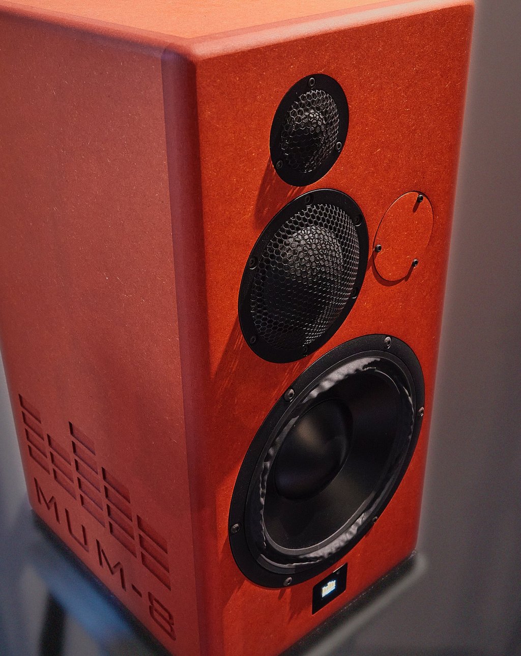 Present Day Production Mum-8 studio monitor orange