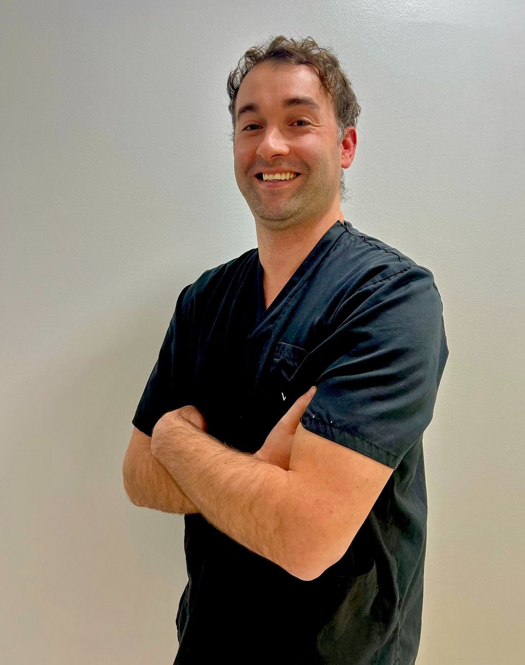 Dr. Ricardo Valente, especialista em implantologia e reabilitação oral na clínica médica e dentária 