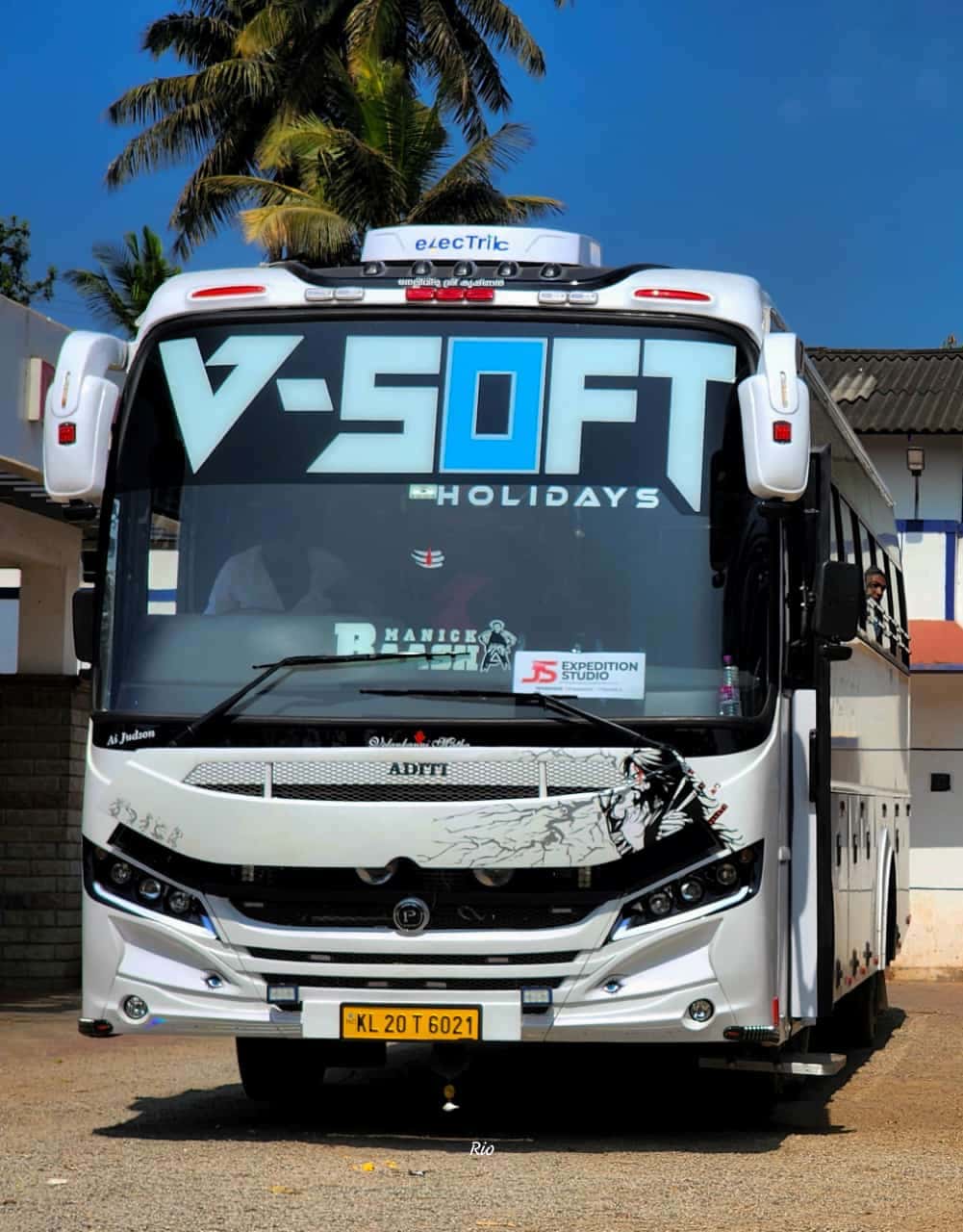 Tourist Bus Rentals in Trivandrum-Trivandrum Cabs