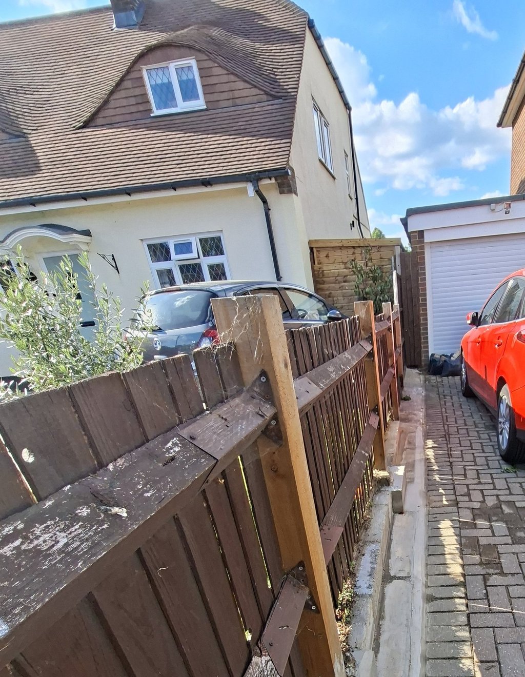 www.truthincontext.co.uk Fence repositioned to be aligned with paper title boundary.
