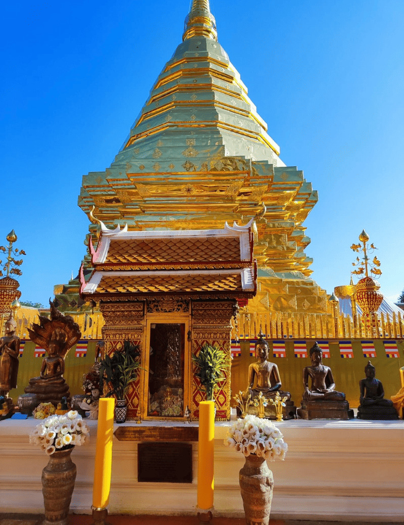 Die goldene Pagode (Stupa) des Tempels Wat Phra That Doi Suthep in Chiang Mai, Thailand