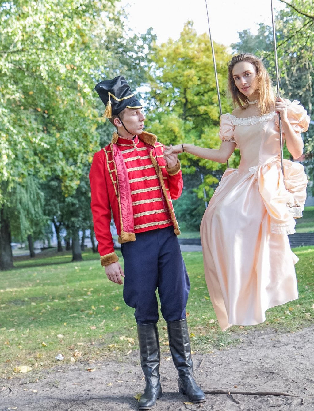 Alavinio kareivėlio kostiumas ,,Spragtukas" ir barokinė moteriška suknelė