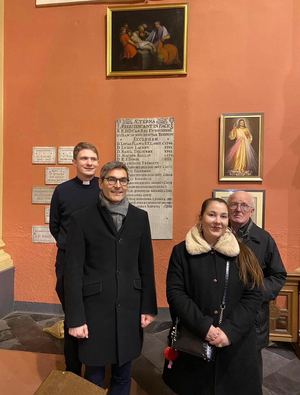 Photo de groupe : Léa Cenini, Père Grégory, Benjamin Dumortier, Jean-Marie Dehaudt