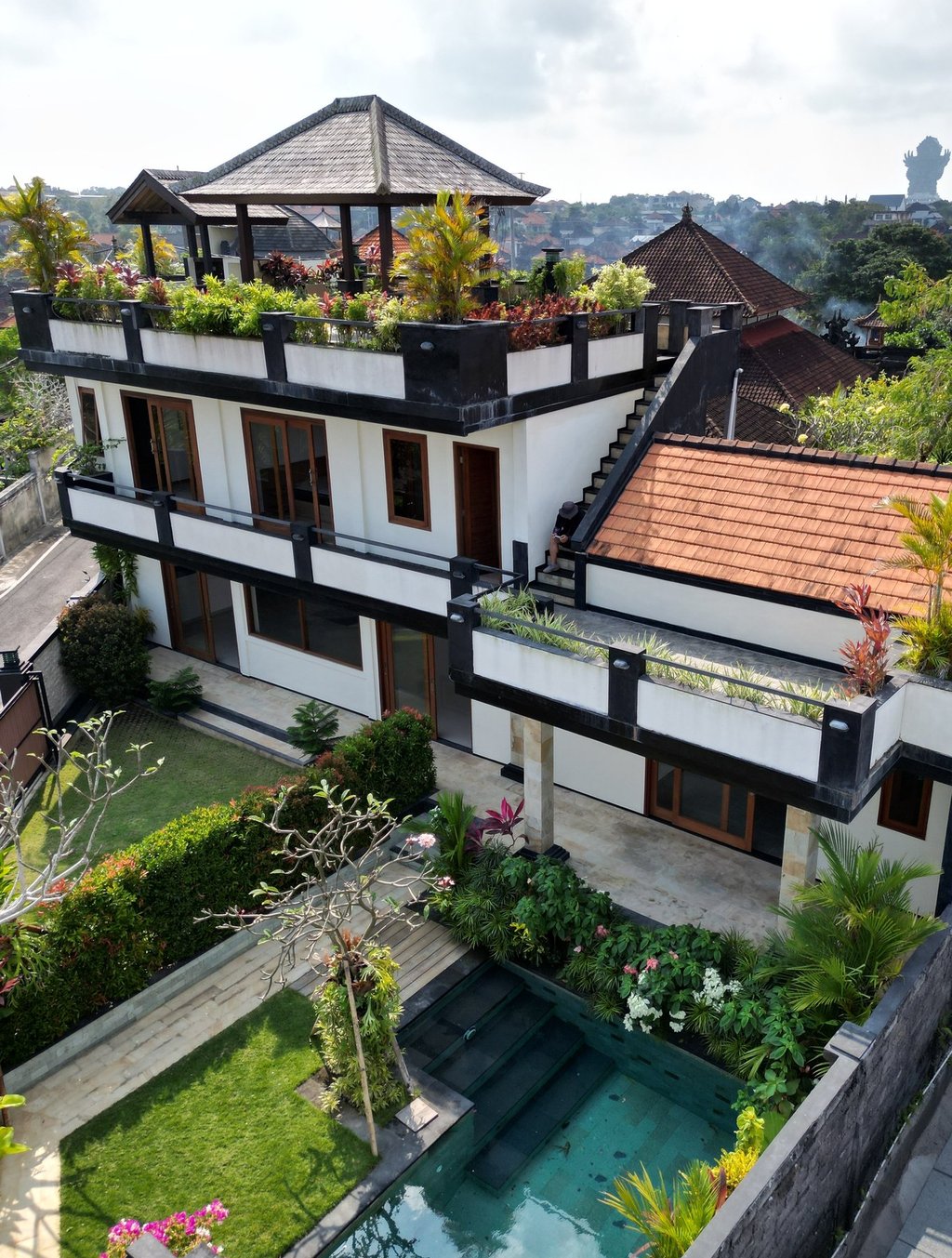 luxury villa Bali, ocean view villa Ungasan, Bali property highlights.