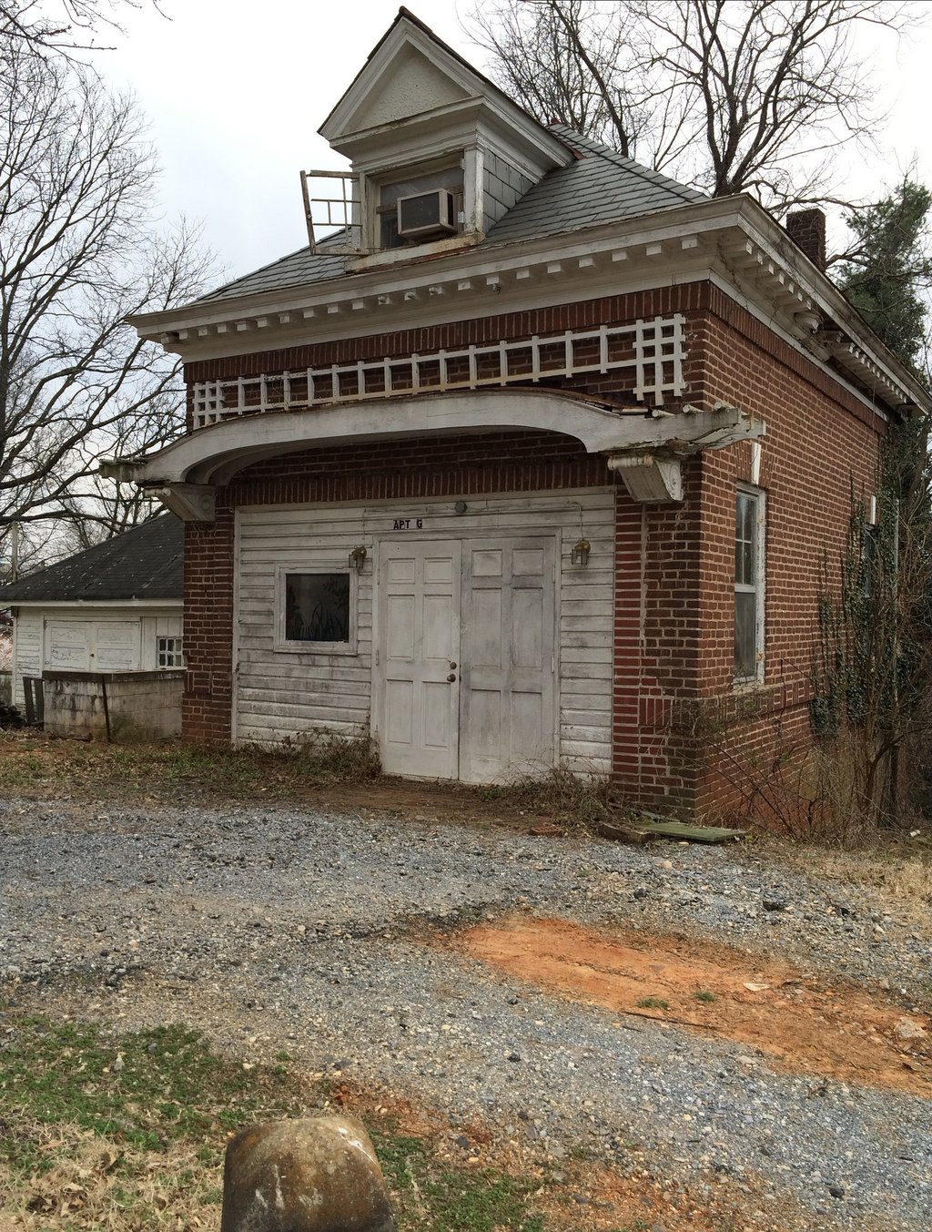 2123 rivermont carriage house before renovations. 