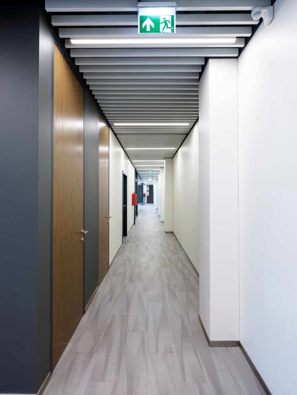 atsparios grindys biurui