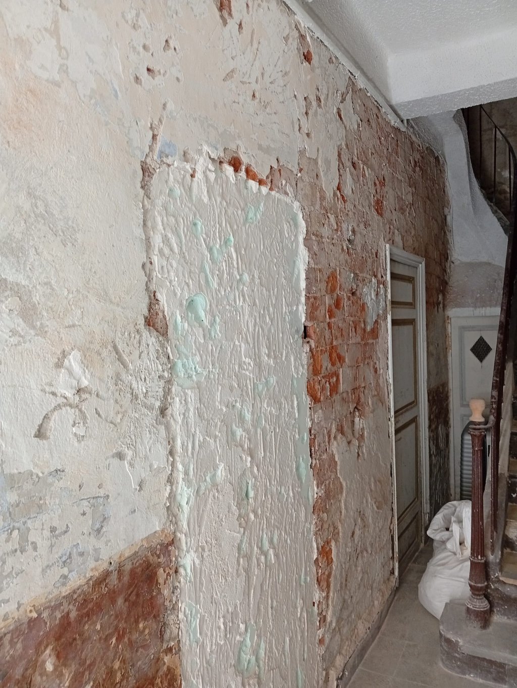 Travaux de démolition et reprise des murs en briques Harénova