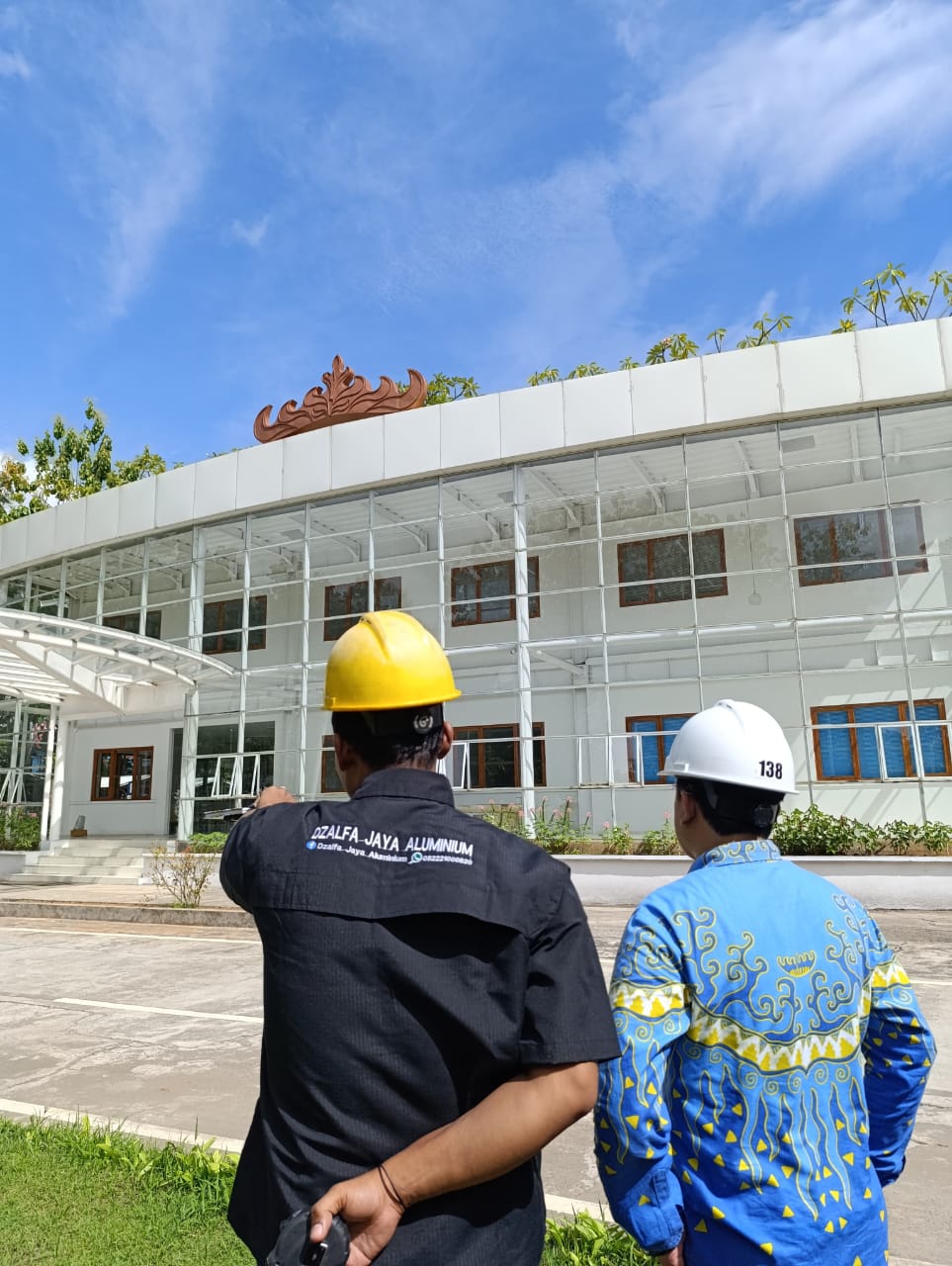 <img src="proyek-dzalfa-jaya.jpg" alt="Proyek Pemasangan Pintu dan Jendela Aluminium di Lampung oleh