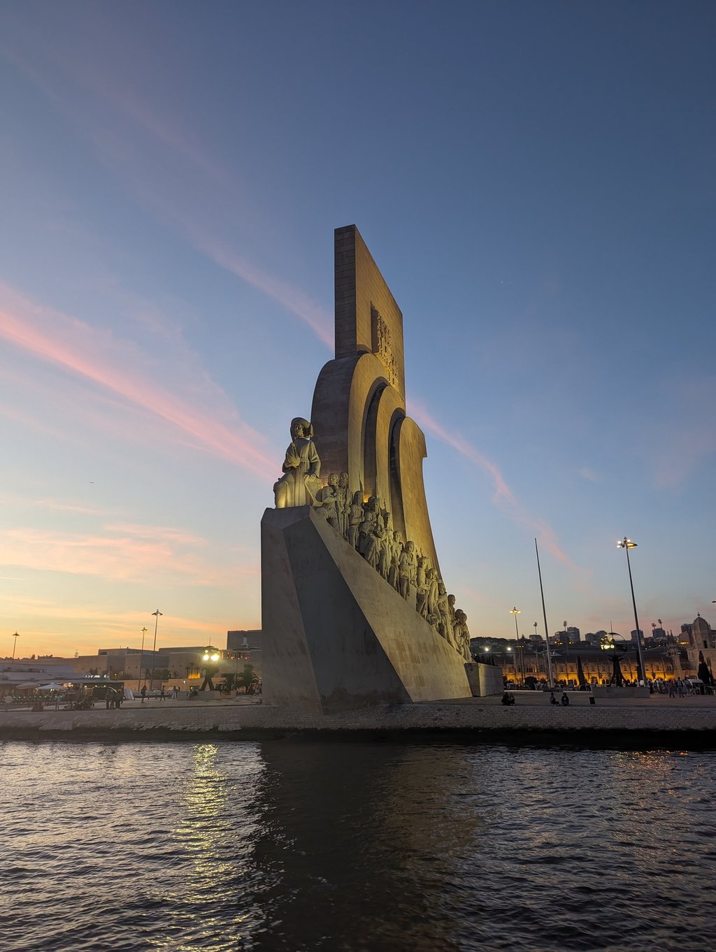 Le "Padrão dos Descobrimentos" prise durant une excursion "Sunset" en bateaux à Lisbonne