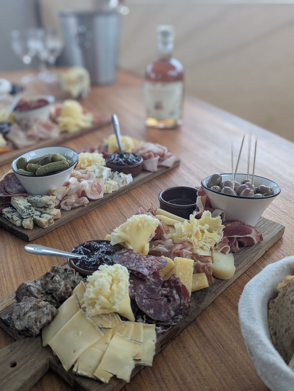 Planche de Charcuteries et fromages à Bord de notre lagoon 46