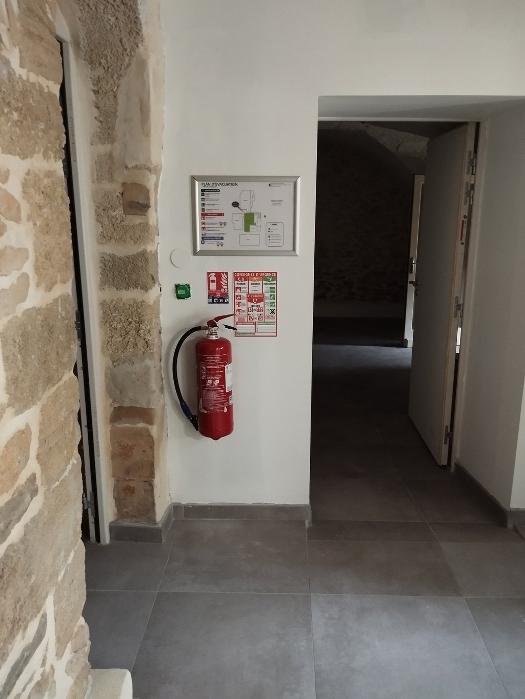 Pose du plan d'évacuation, plan d'évacuation