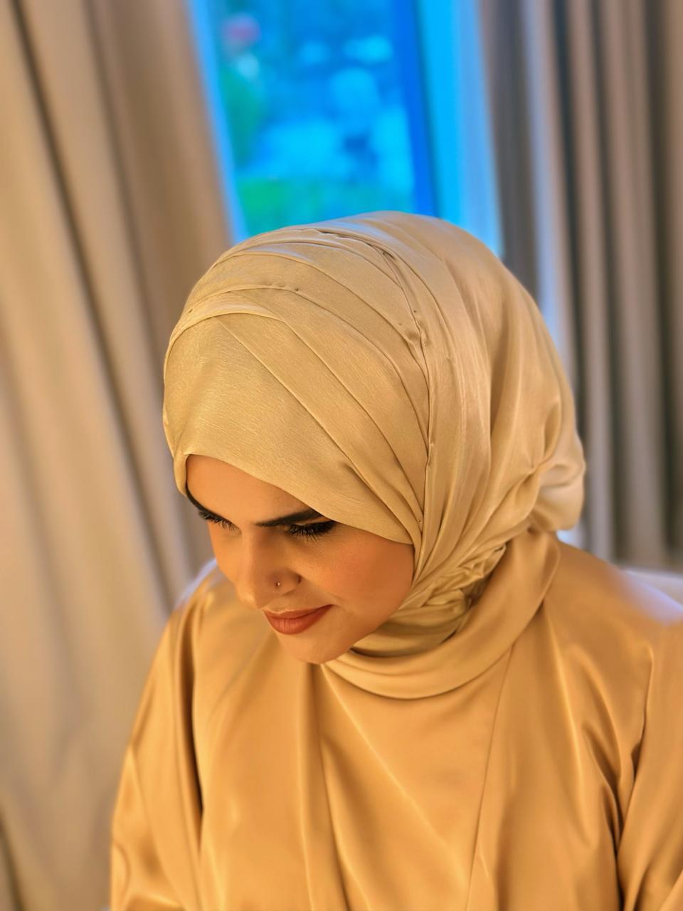 Professional hijab stylist in Dubai for party and guest looks.