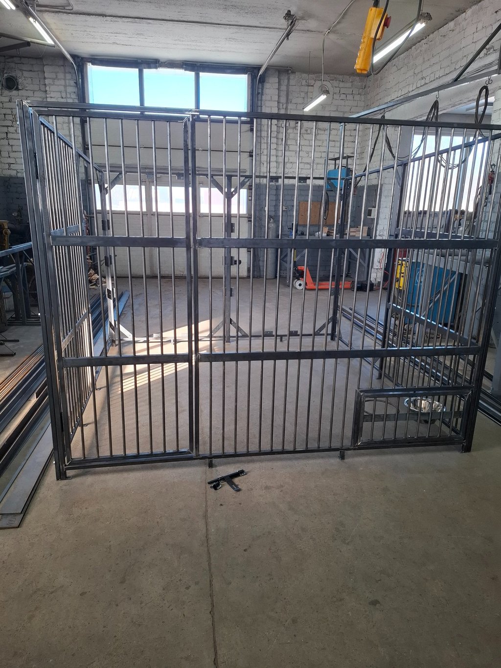 Custom heavy-duty steel cage dog kennel enclosure with integrated feeding door