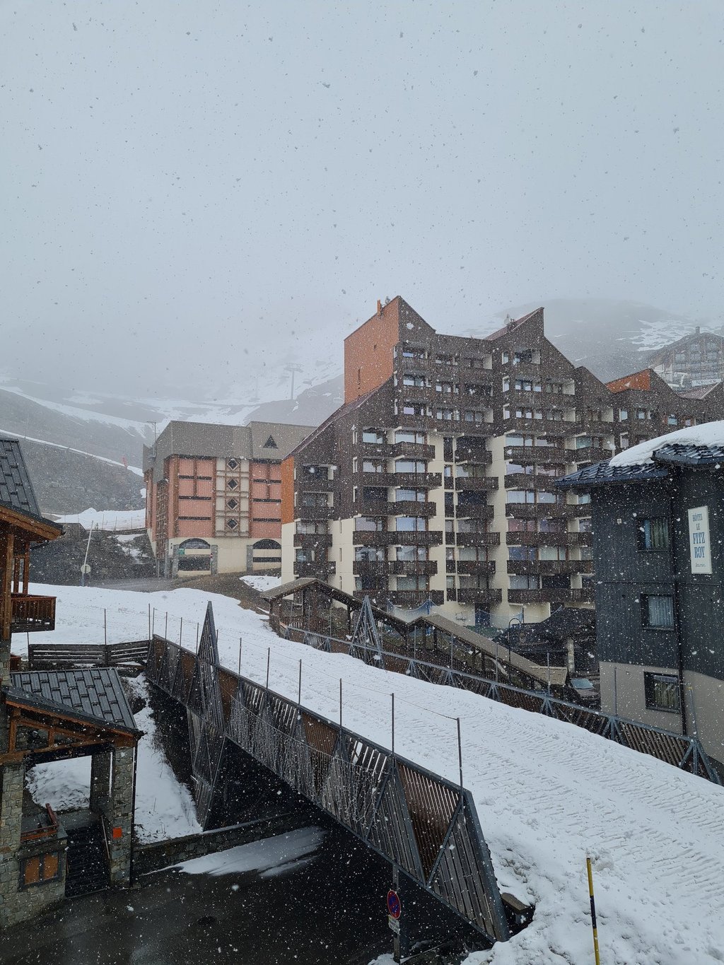 Walkable resort center in Val Thorens near shops, parking access and ski facilities