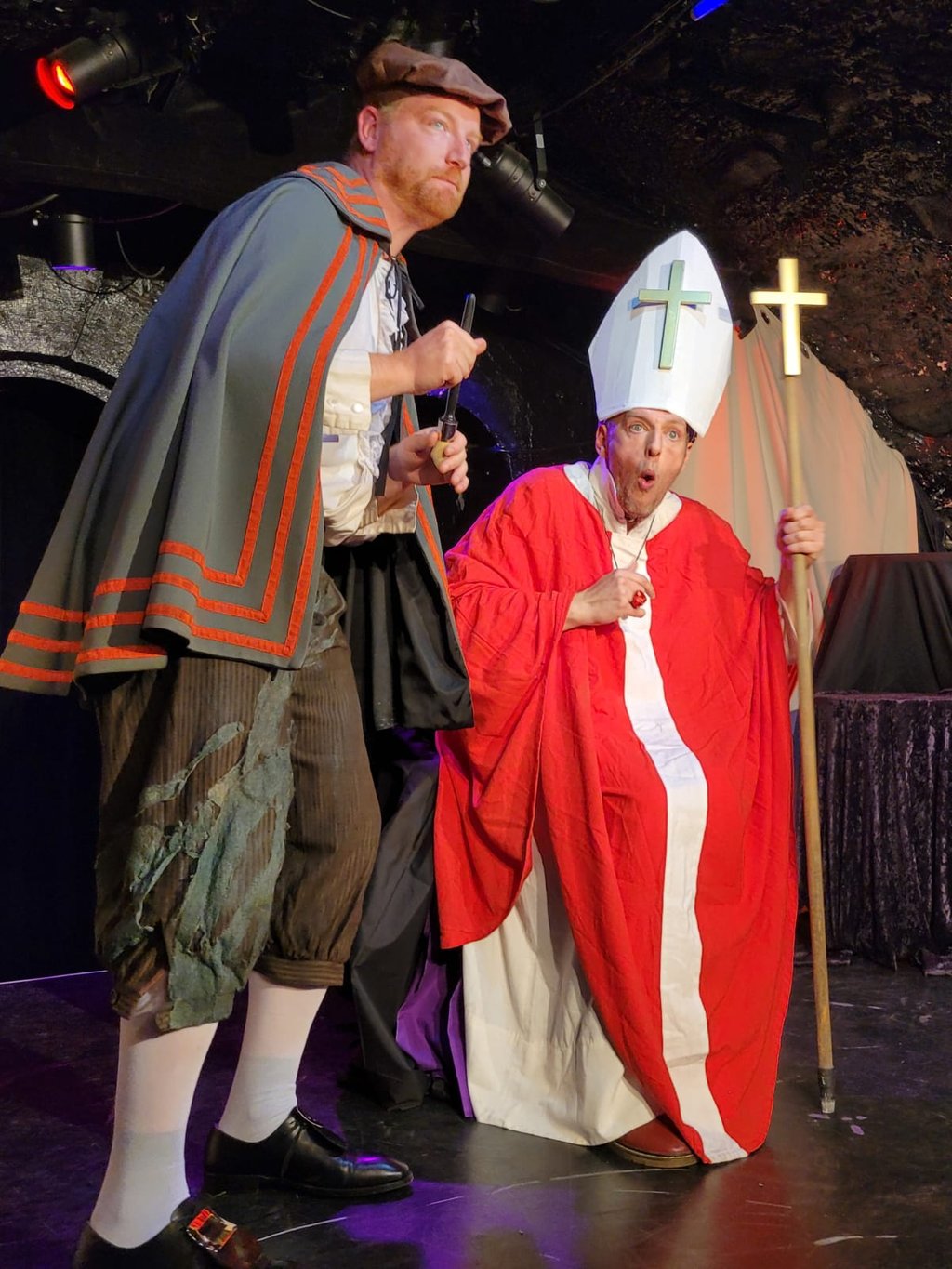 Élèves Comic Academy reprenant les Monty Python — théâtre comique Paris