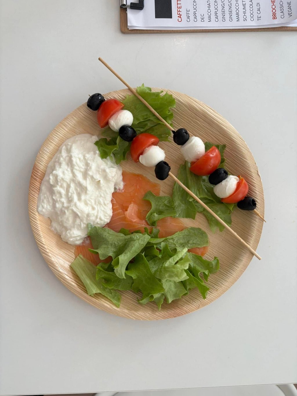 Piatto di Salmone affumicato servito da Camillo Caffè a Santena