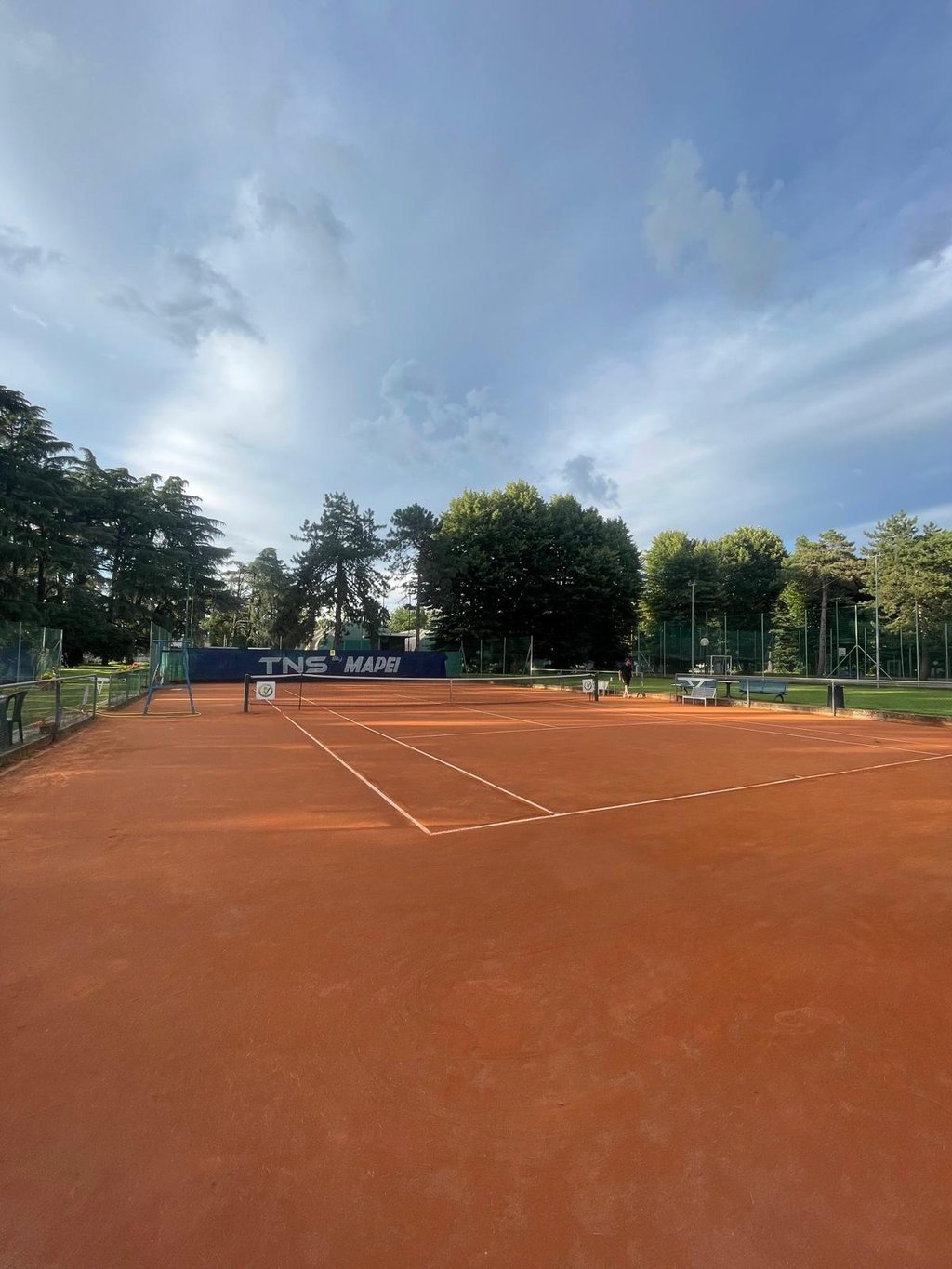 Campo da tennis in terra rossa presso il Centro Tennis Aeronautica, Milano.