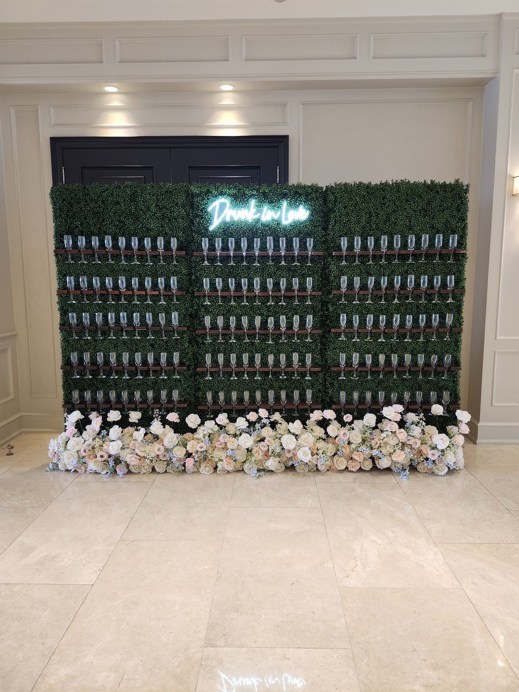 3 grass champagne walls for rent