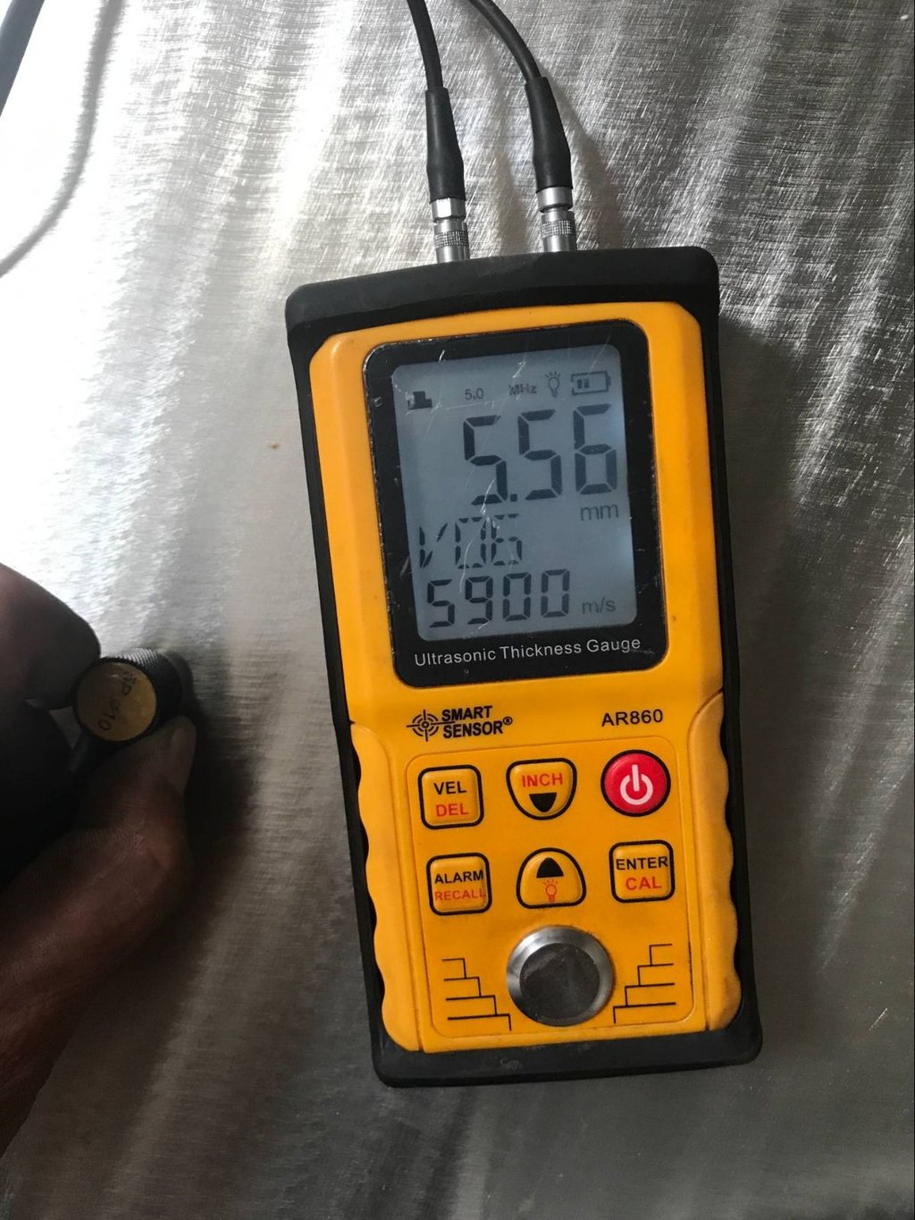 Ultrasonic thickness testing on ISO tank during inspection