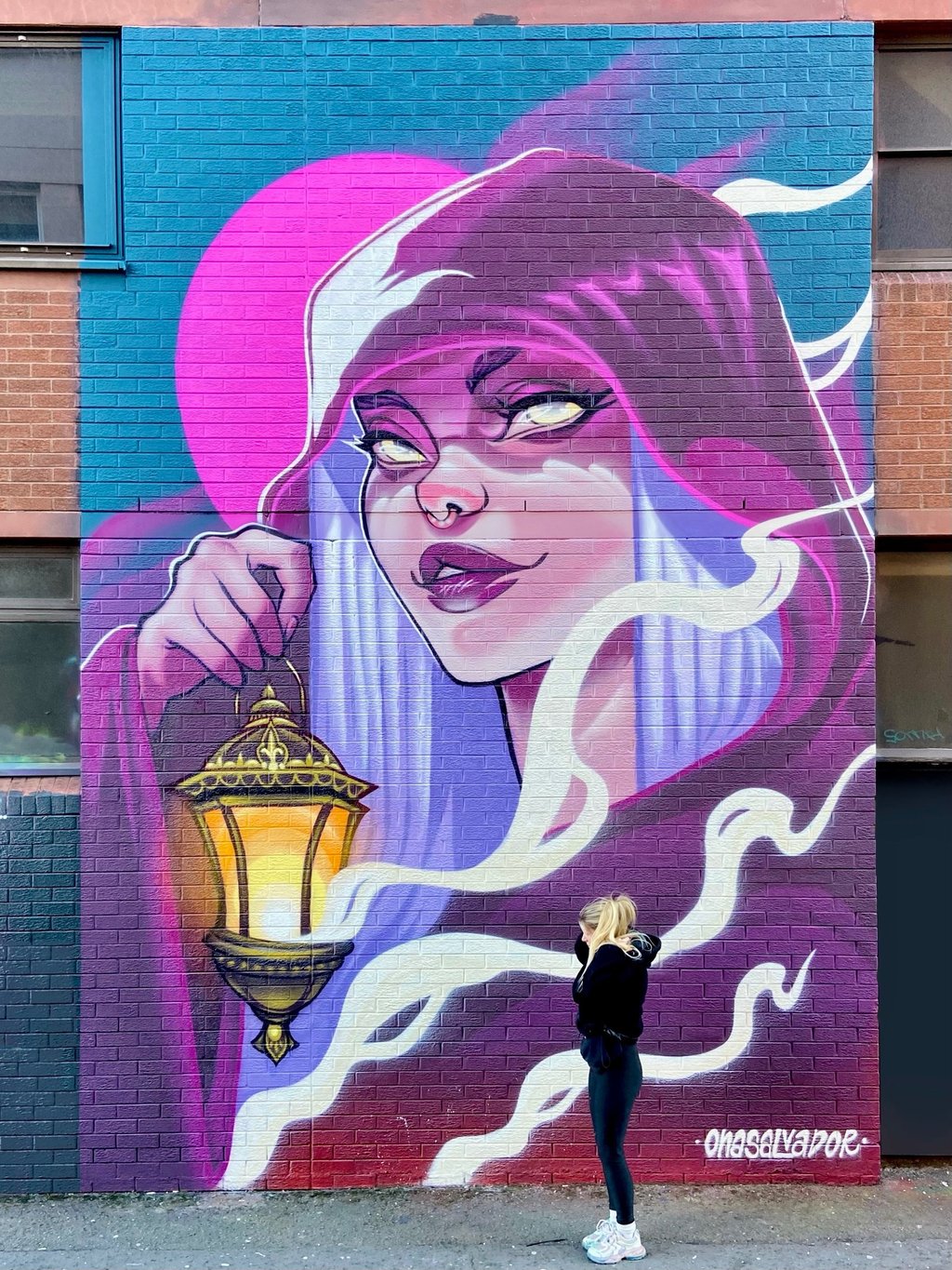 Silent Wisdom - Mural en Belfast, festival de street art, arte urbano por Ona Salvador