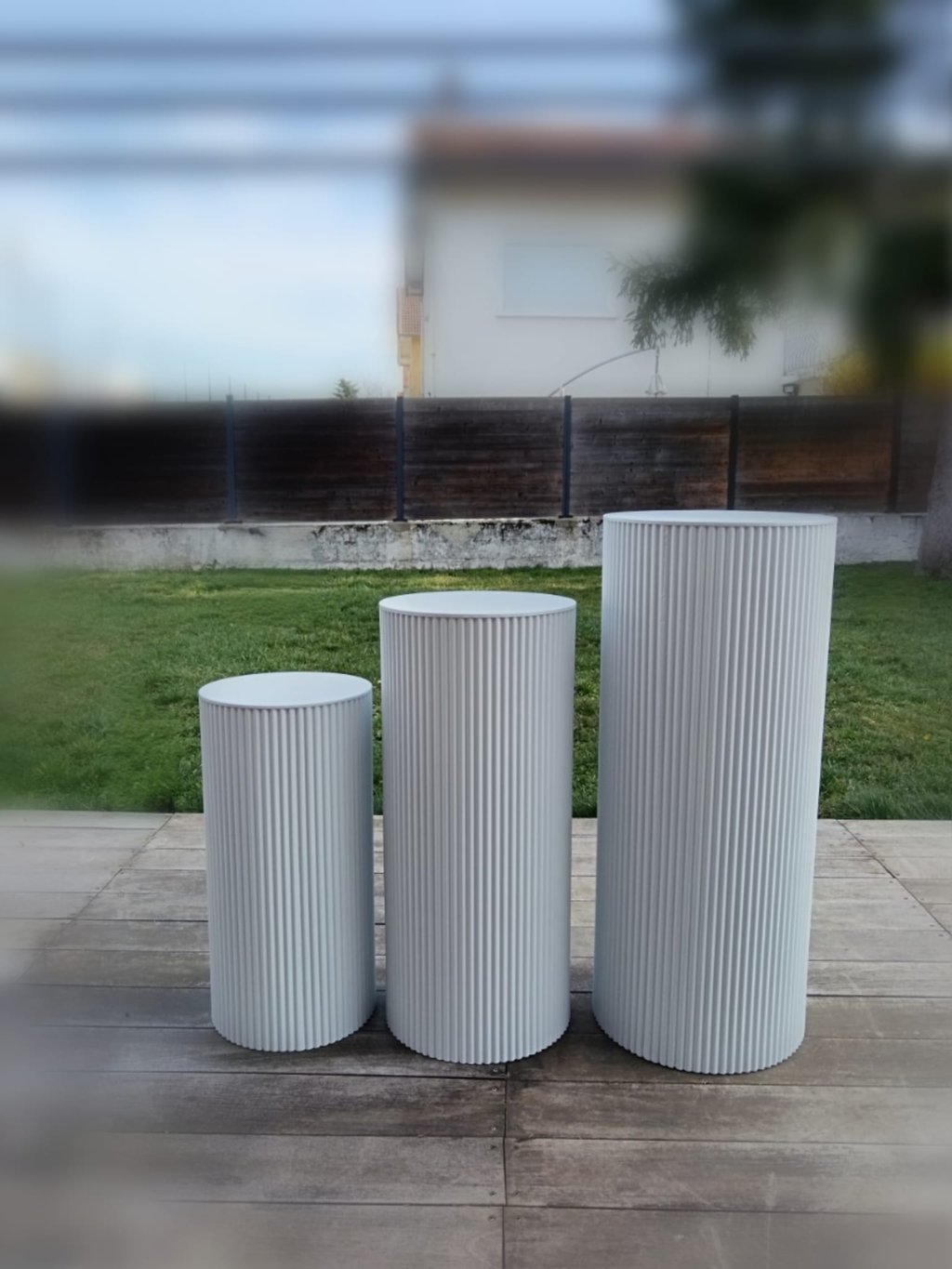 colonnes striées en métal