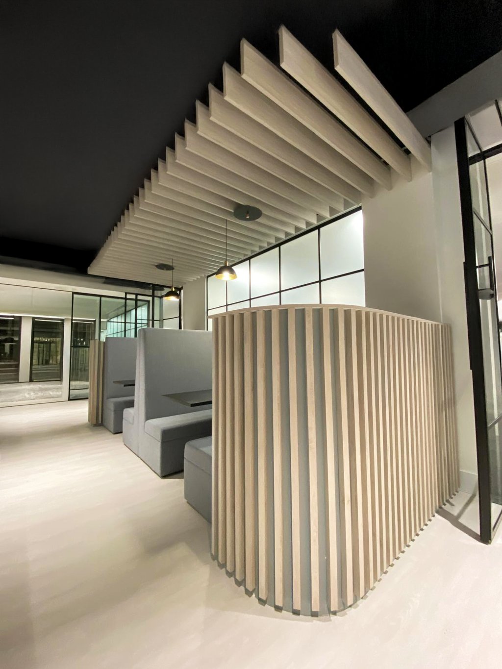 Akustinės sienų ir lubų panelės – triukšmo mažinimas ir modernus dizainas DECOSONA