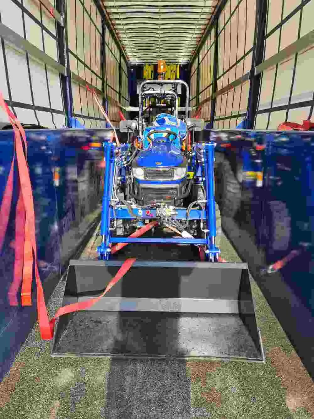 Kleintraktor Transport mit LKW