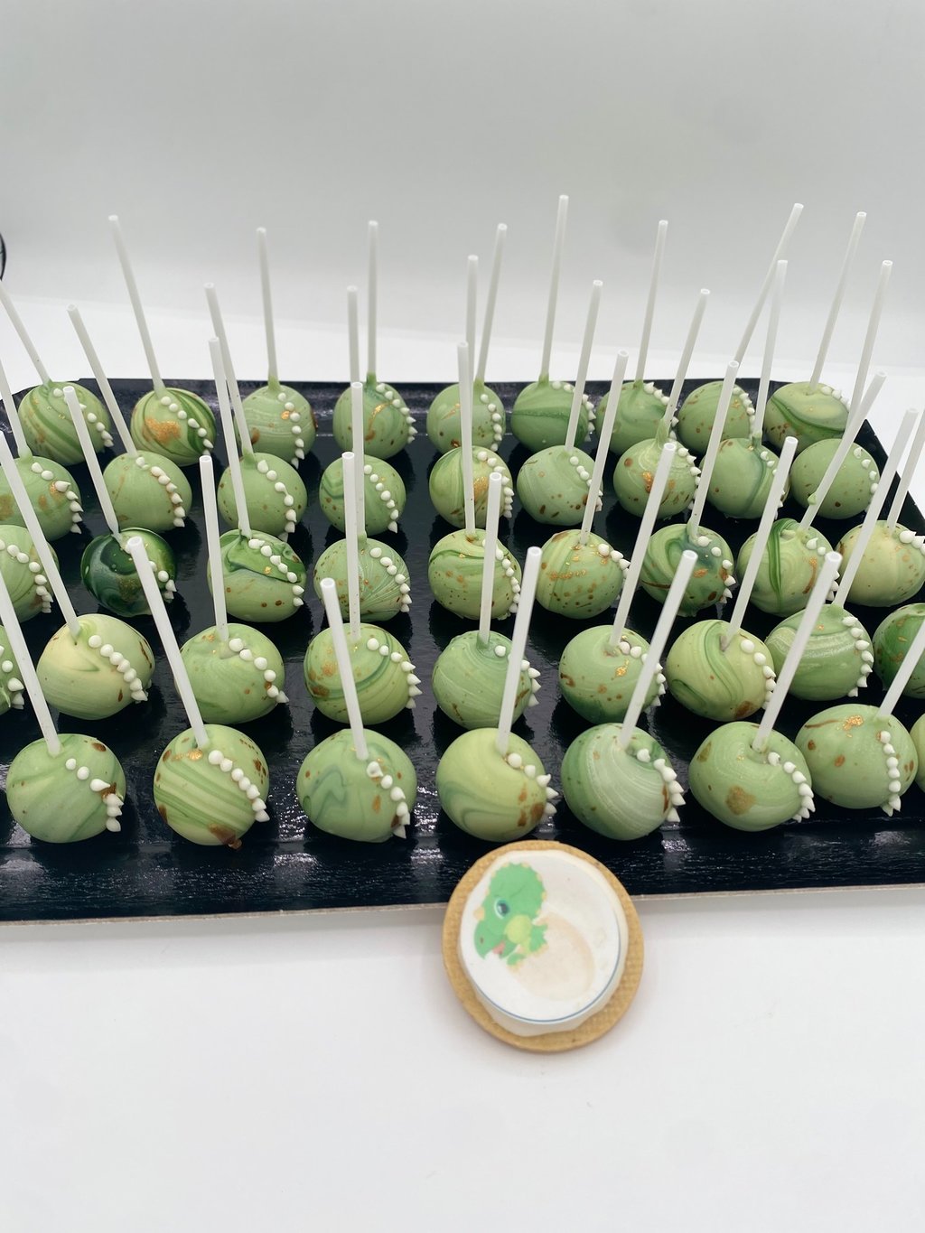 pop cake , cake pop dinosaure