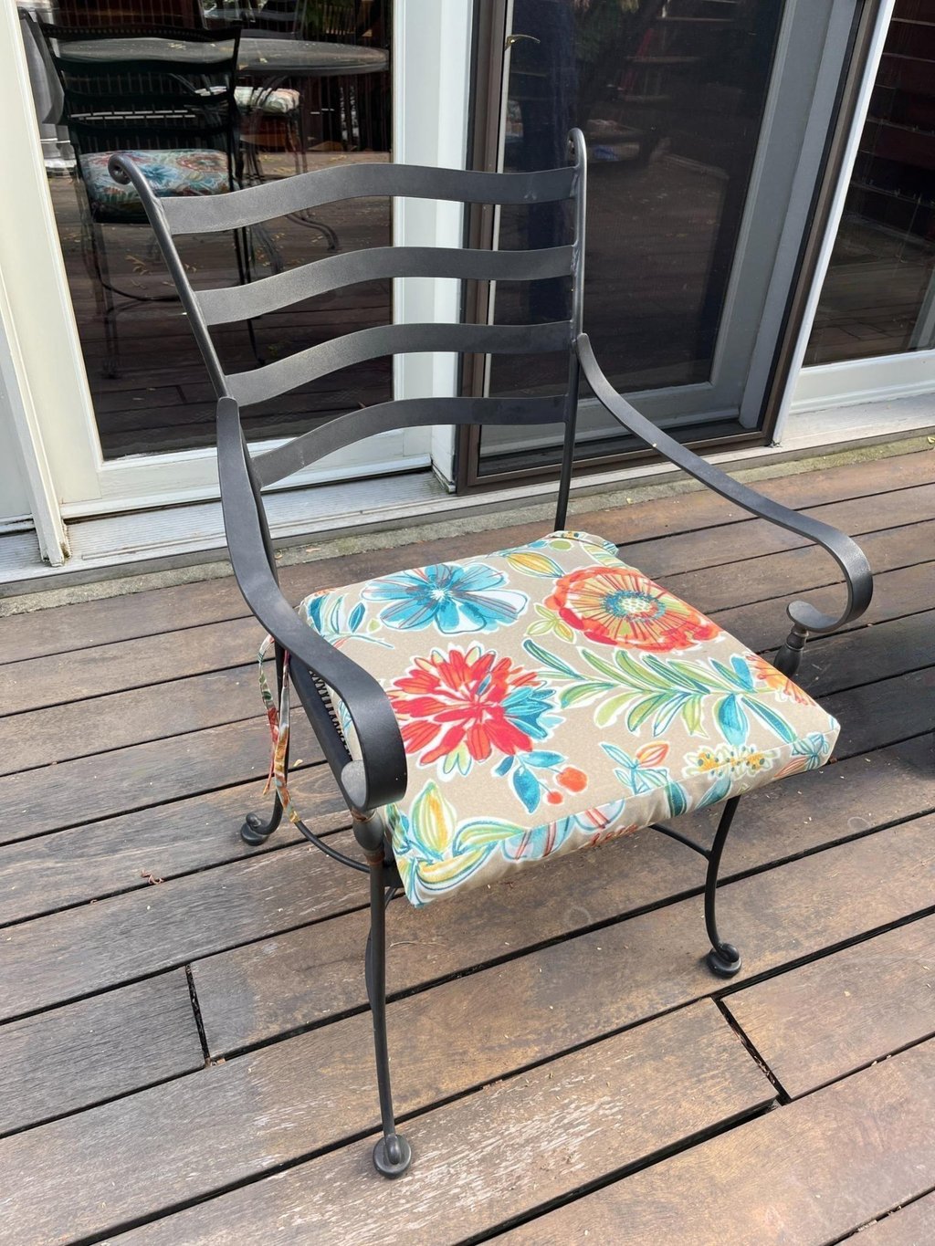 custom outdoor dining seat cushions made in Toronto