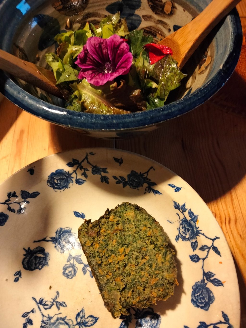 Salade sauvage et cake à l'ortie