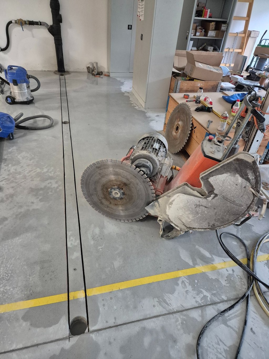 Sík beton- és aszfaltvágás, dilatációs vágás födémvágás, padlóvágás