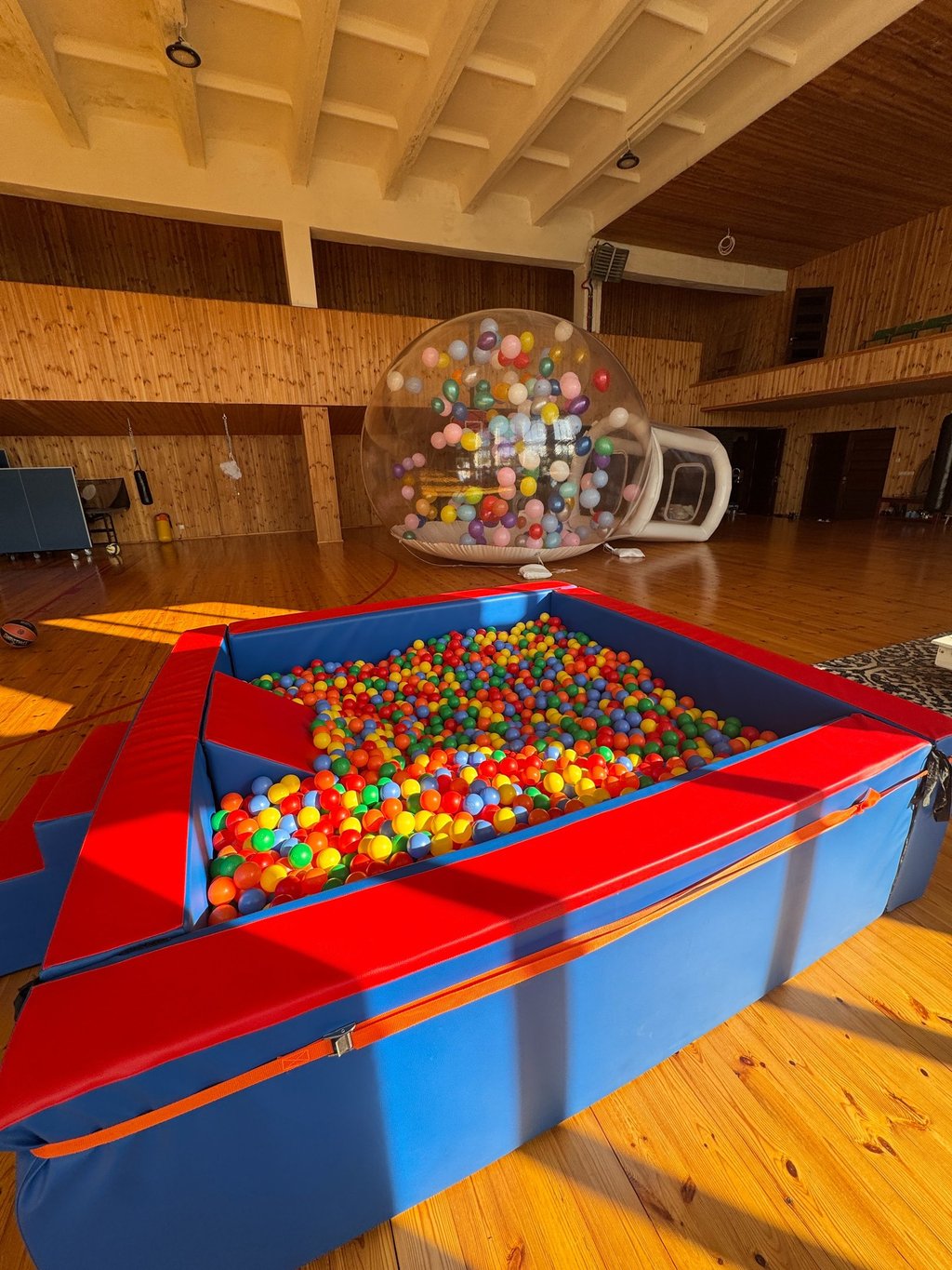 vaikisku pramogu nuoma, kamuoliuku baseinas, balionu burbulas, batutas, sventes, kitokios sventes