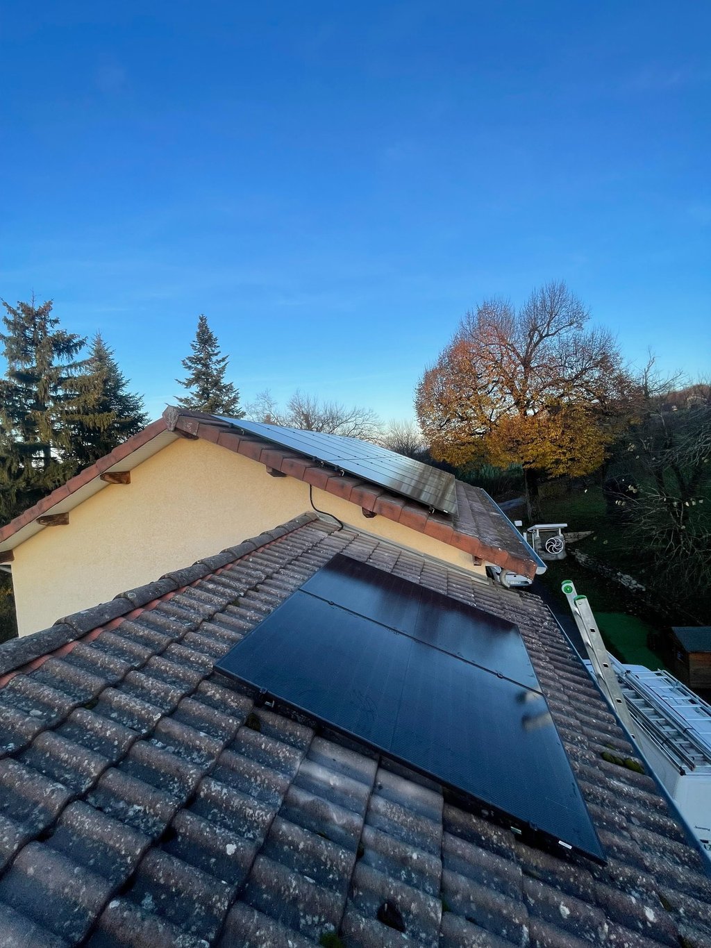 Installation de panneaux photovoltaïques réalisée par la société ALSUN ENERGY